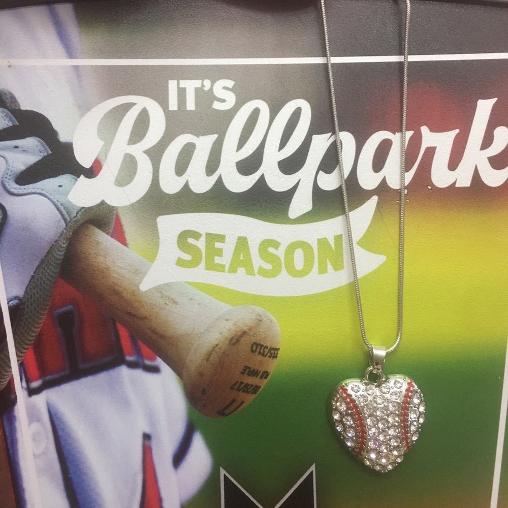 (R3) Baseball Heart Necklace - Picture 2 of 8